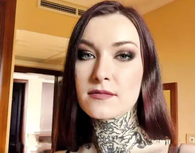 Жесткий секс и унижение на знаменитом порно кастинге