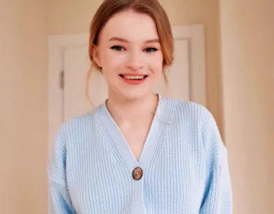 Дрочил на порно, а сводная сестра это узнала