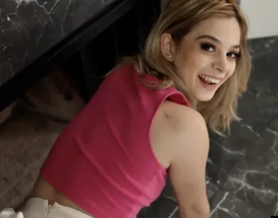 Сводная сестра-наездница получает оргазм с братом