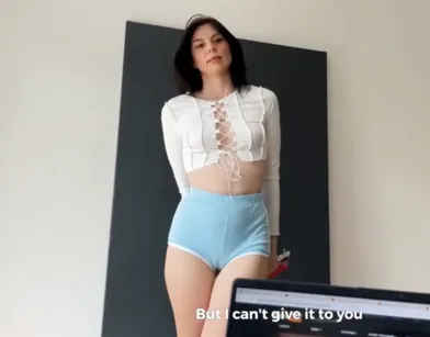 Русская студентка отвлекла парня от порнухи и напросилась на анальный секс