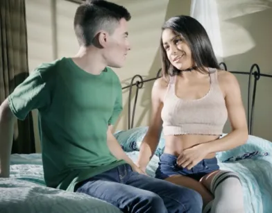 Трахнул сводную сестру, потому что парень не удовлетворяет