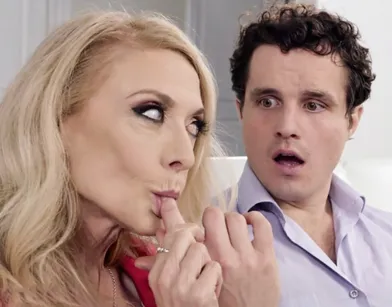 Зрелую 50 летнюю женщину возбудил парень падчерицы