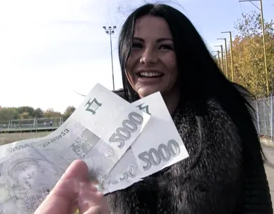 Не постеснялась взять деньги за быстрый секс