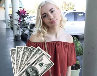 Секс за деньги с молодой блондинкой