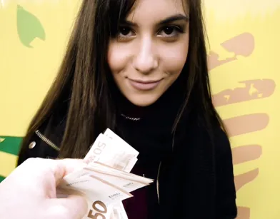 Согласилась на секс, как только увидела деньги