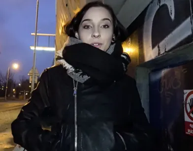 Развел молодую девушку на секс в машине - чешский пикап