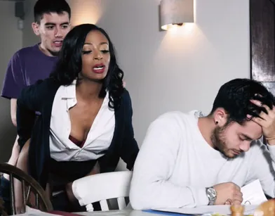 Трахнул мамку друга у него за спиной