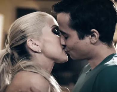 Ревнивый пасынок соблазнил мачеху у отчима за спиной